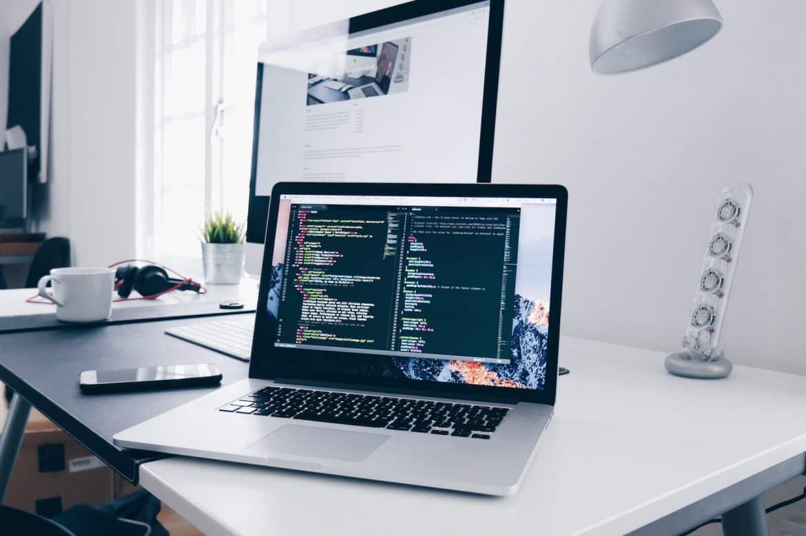 Ordinateur d'un développeur web